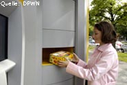 Kundin an Packstation